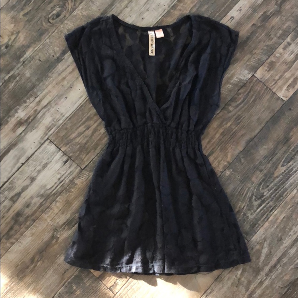 Black short sleeve